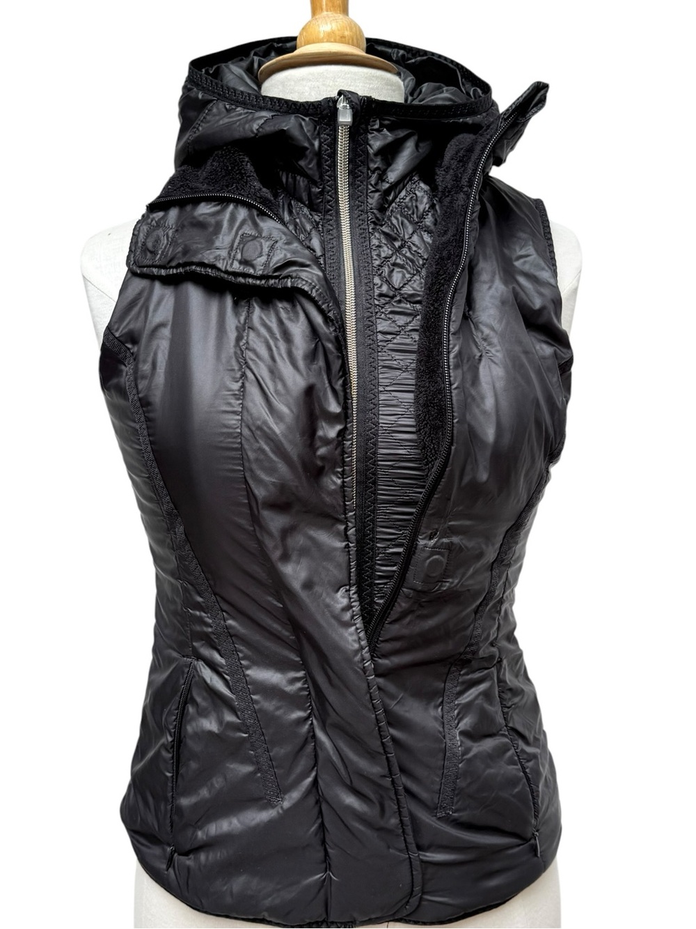 Lululemon Glacier Down Insulated Fleece Lined Puffer Vest With Hood Sz 4 Quilted